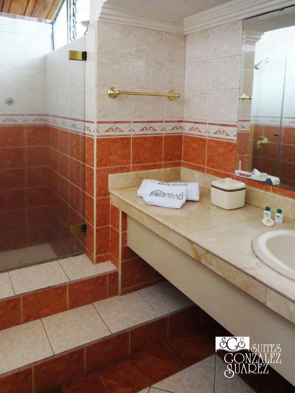 Hotel Suites Gonzalez Suarez Quito Esterno foto