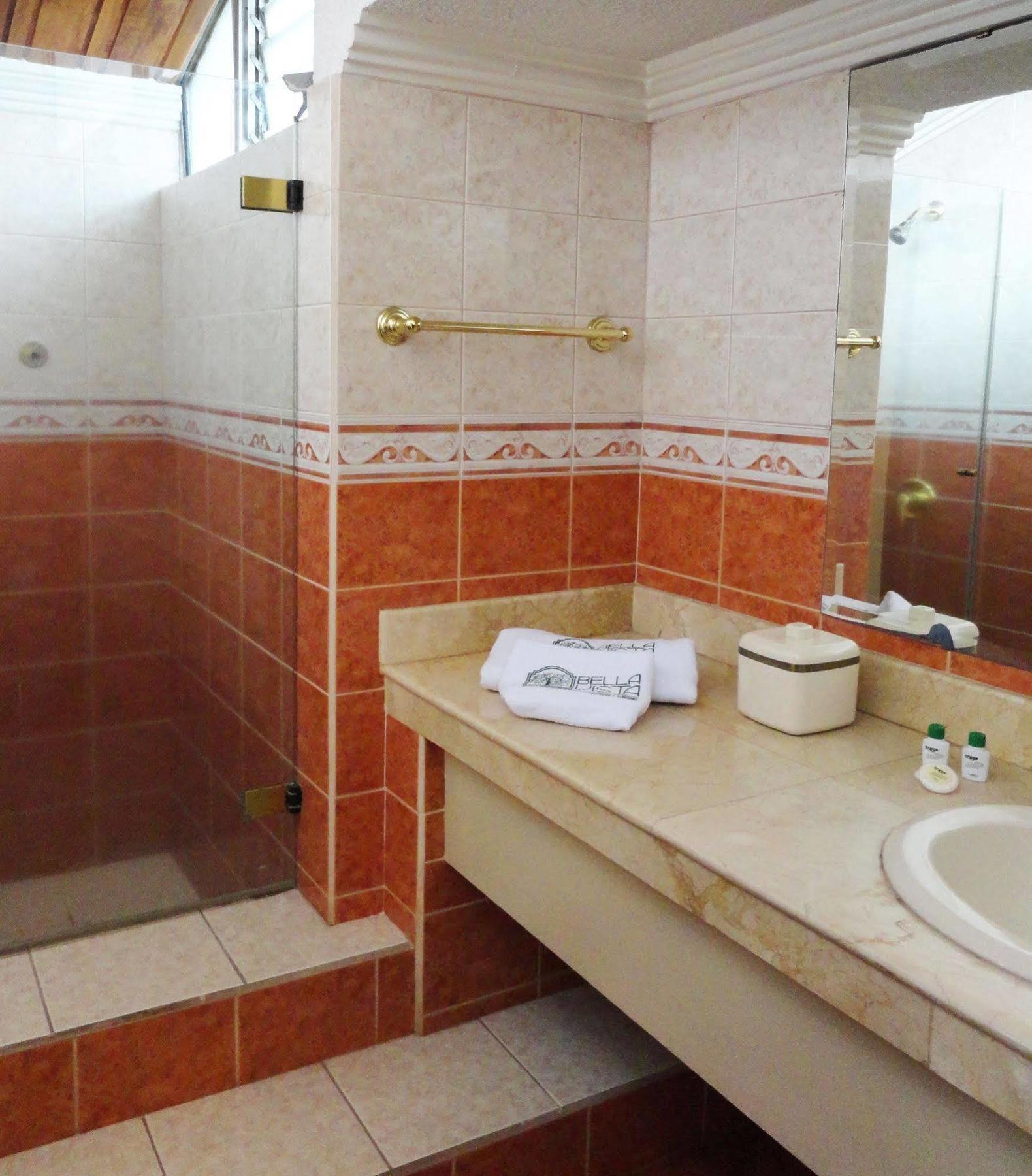 Hotel Suites Gonzalez Suarez Quito Esterno foto