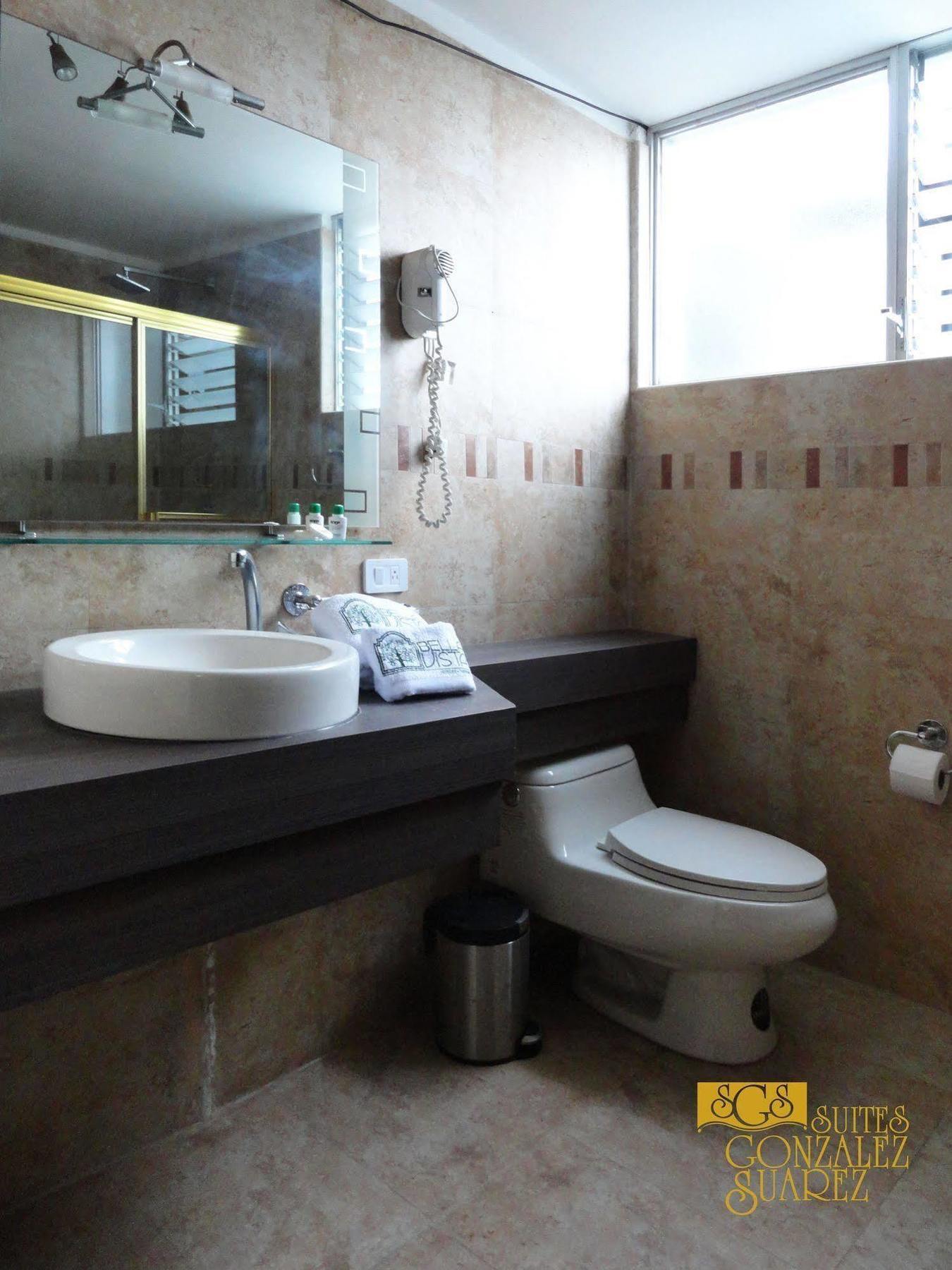 Hotel Suites Gonzalez Suarez Quito Esterno foto